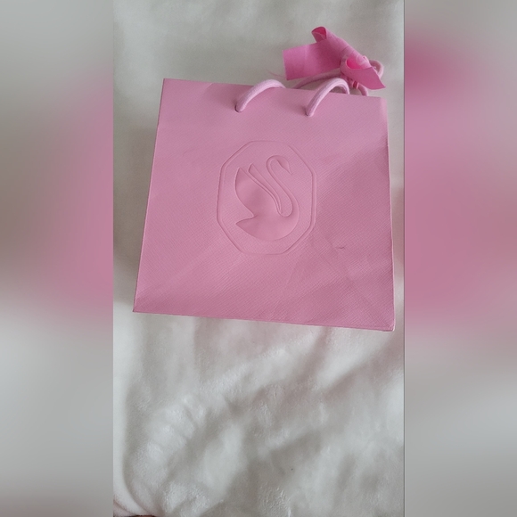 Swarovski Gold 'Mom' Necklace with Box And Pink Packaging Bag. Brand New. - Picture 7 of 7